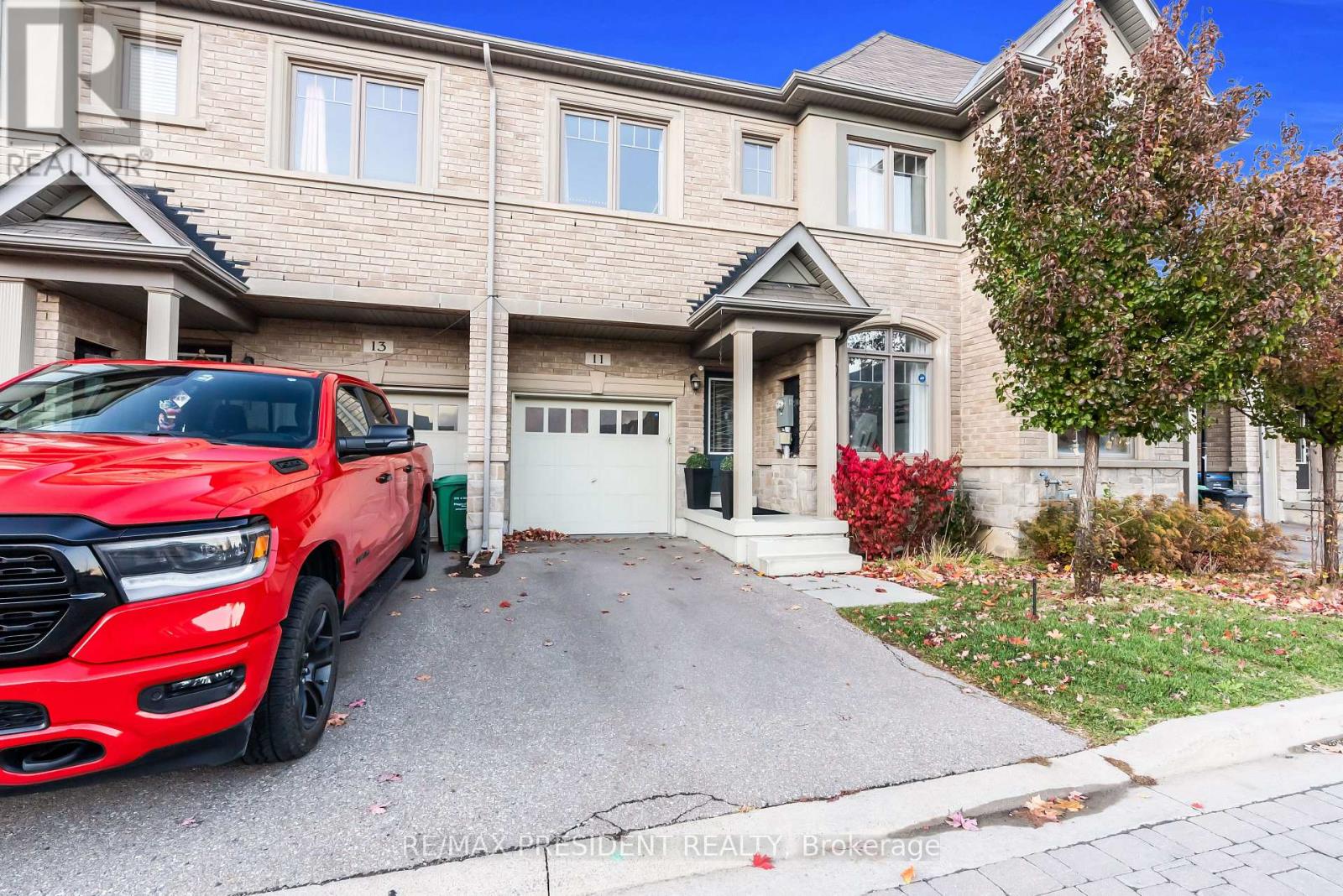 11 Oliana Way, Brampton, Ontario  L6Y 6G8 - Photo 4 - W12511980