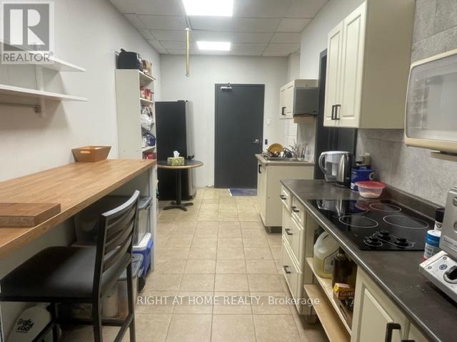 A & B - 30 Fordhouse Boulevard, Toronto, Ontario  M8Z 1M6 - Photo 10 - W12511992