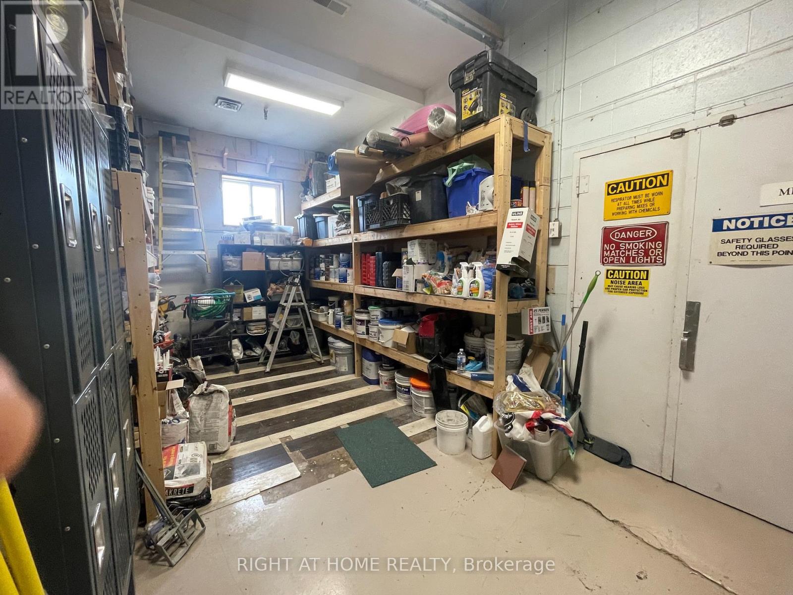 A & B - 30 Fordhouse Boulevard, Toronto, Ontario  M8Z 1M6 - Photo 12 - W12511992