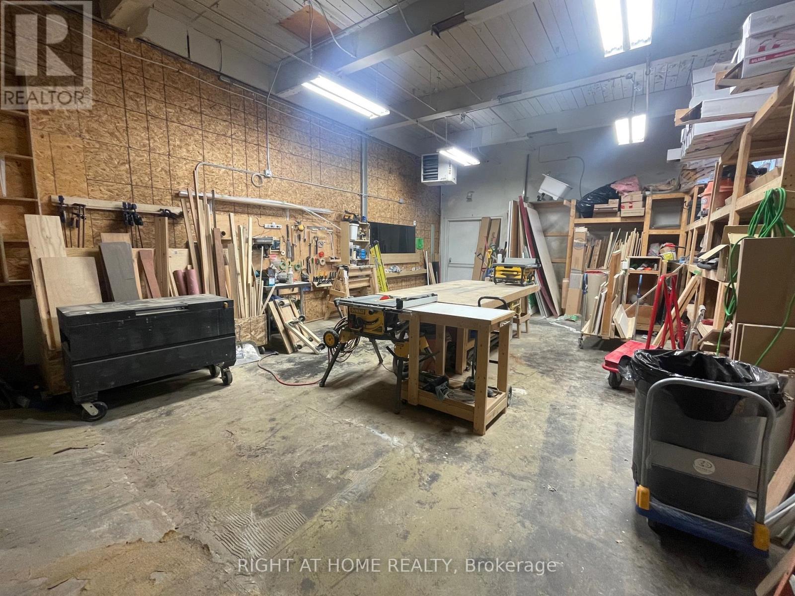 A & B - 30 Fordhouse Boulevard, Toronto, Ontario  M8Z 1M6 - Photo 14 - W12511992