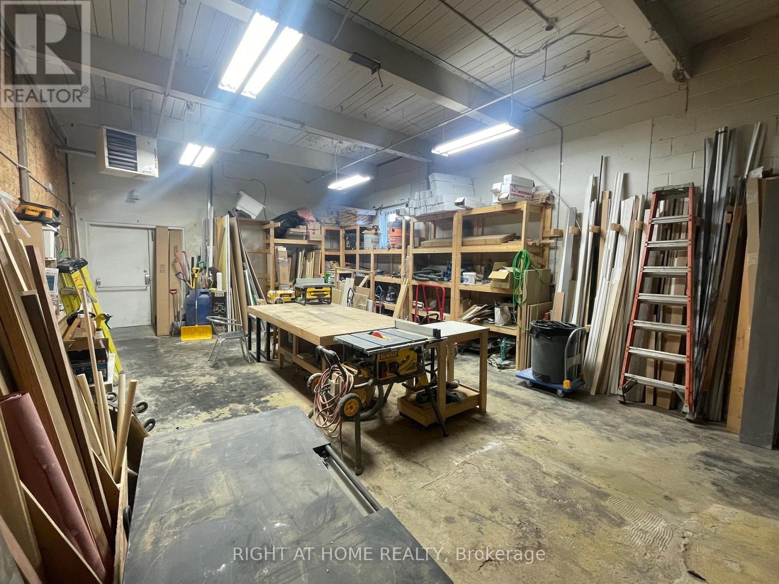 A & B - 30 Fordhouse Boulevard, Toronto, Ontario  M8Z 1M6 - Photo 15 - W12511992