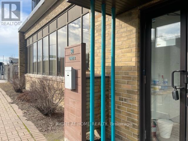 A & B - 30 Fordhouse Boulevard, Toronto, Ontario  M8Z 1M6 - Photo 2 - W12511992