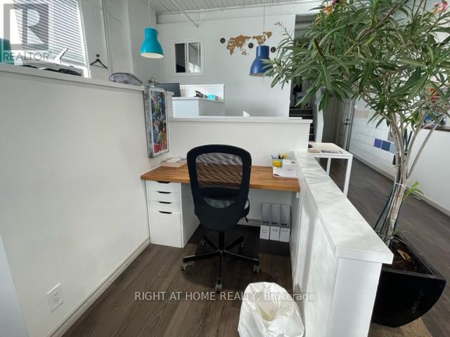 A & B - 30 Fordhouse Boulevard, Toronto, Ontario  M8Z 1M6 - Photo 7 - W12511992