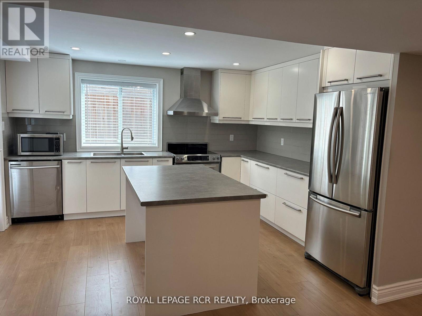 35 Sandringham Circle, Orangeville, Ontario  L9W 0A6 - Photo 2 - W12511998