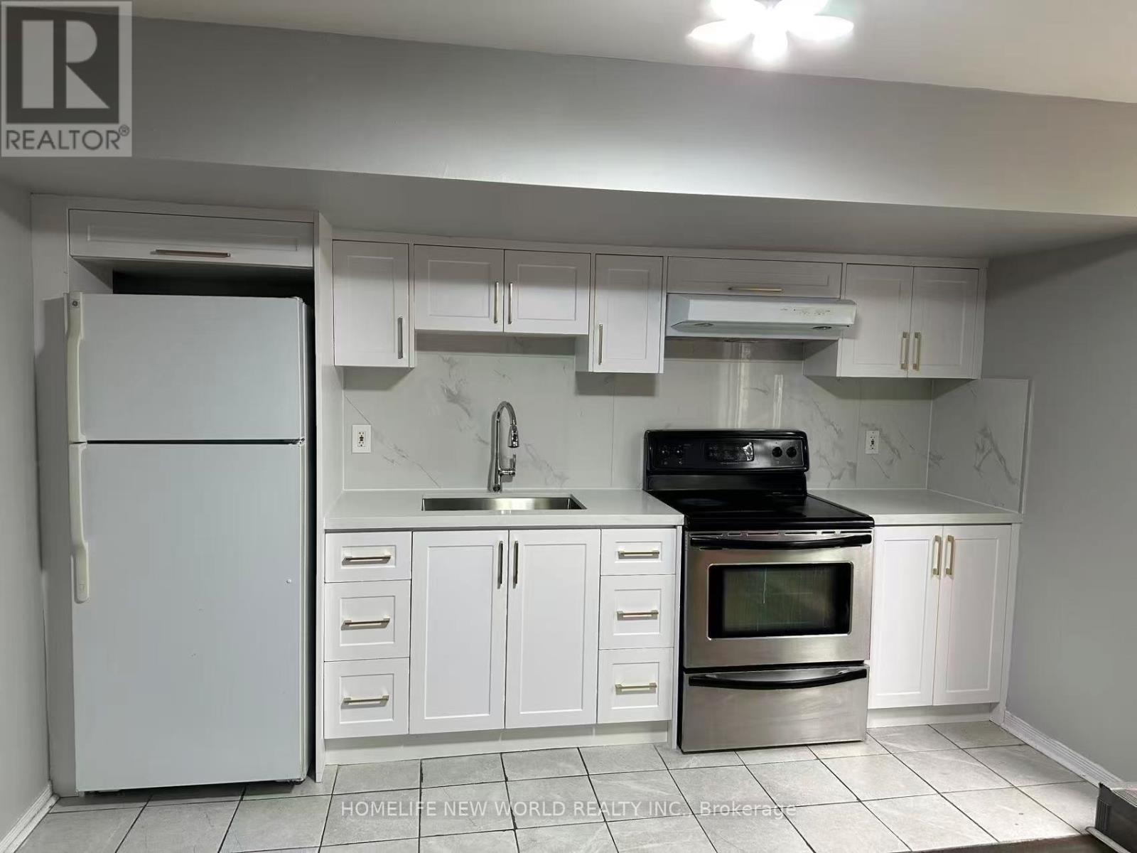 Walkout Studio - 3304 Pinto Place, Mississauga, Ontario  L5B 1V7 - Photo 2 - W12512010