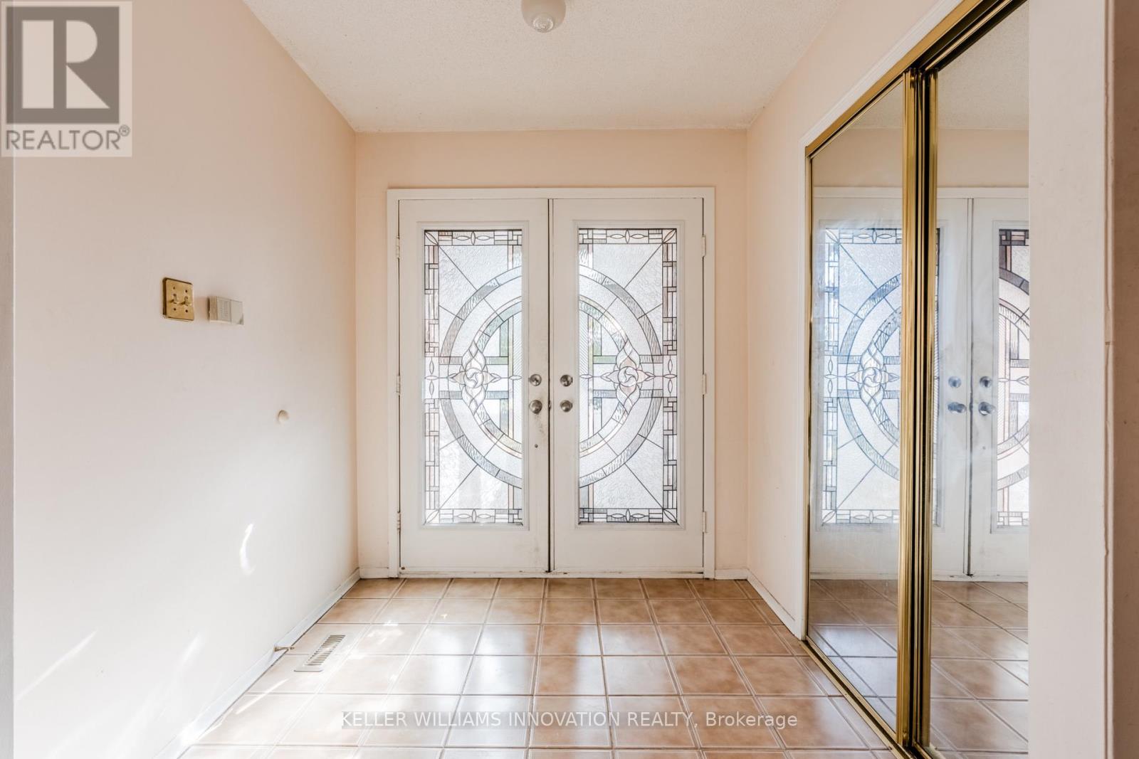 8 Dingwall Court, Brampton, Ontario  L6Z 2V3 - Photo 2 - W12512040