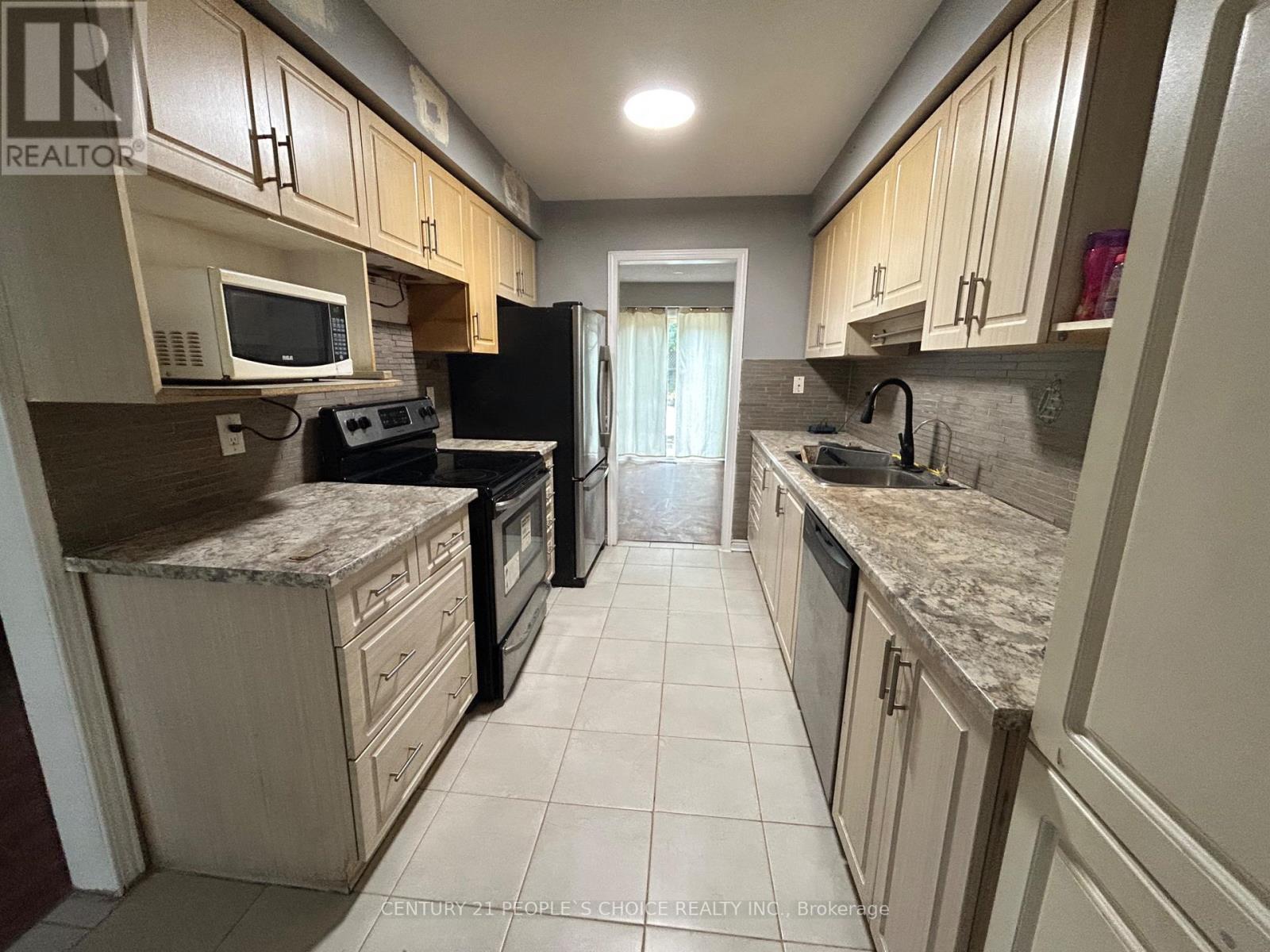 50 Peterson Court, Brampton, Ontario  L6Z 1K6 - Photo 2 - W12512054