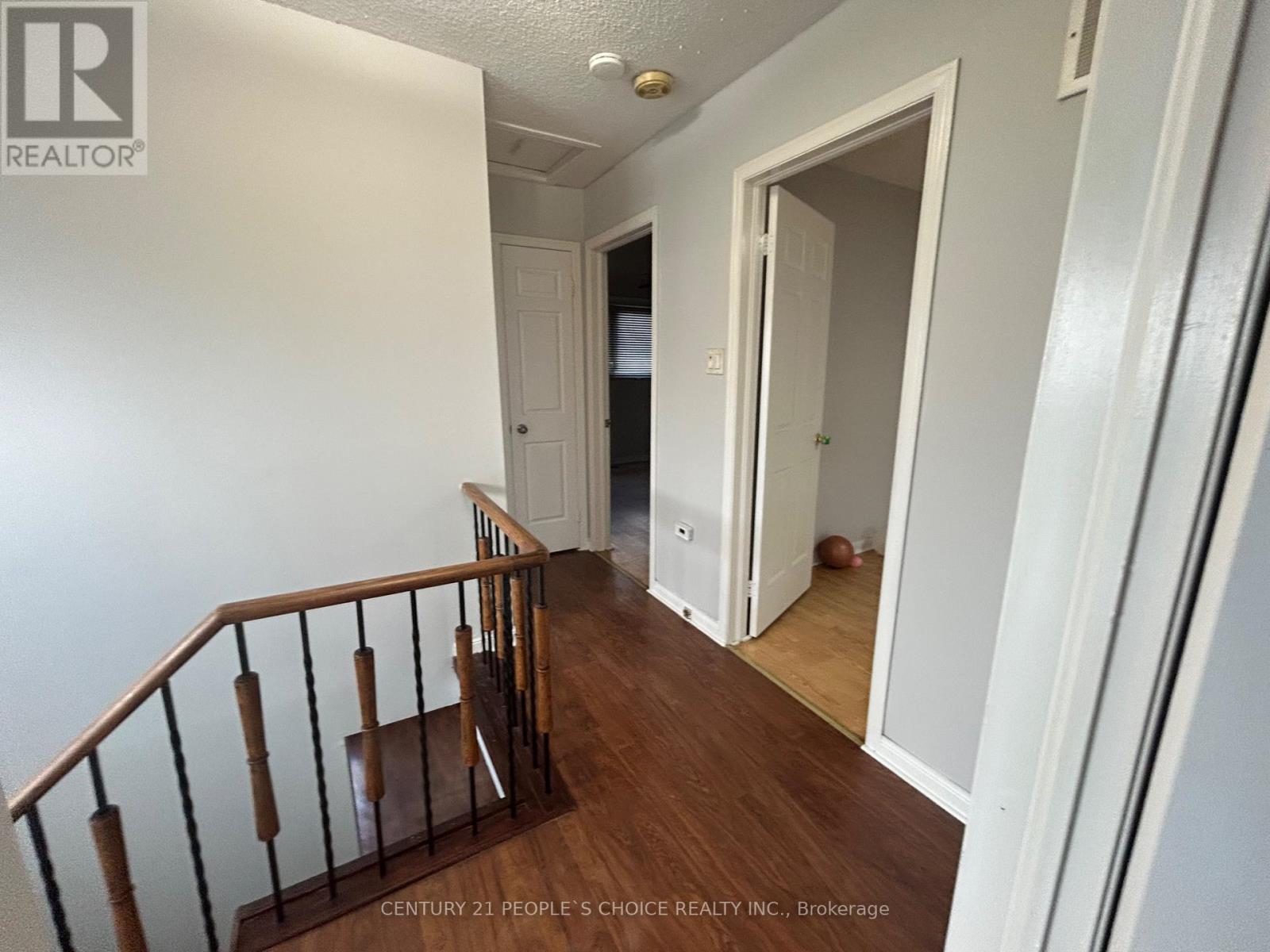 50 Peterson Court, Brampton, Ontario  L6Z 1K6 - Photo 5 - W12512054