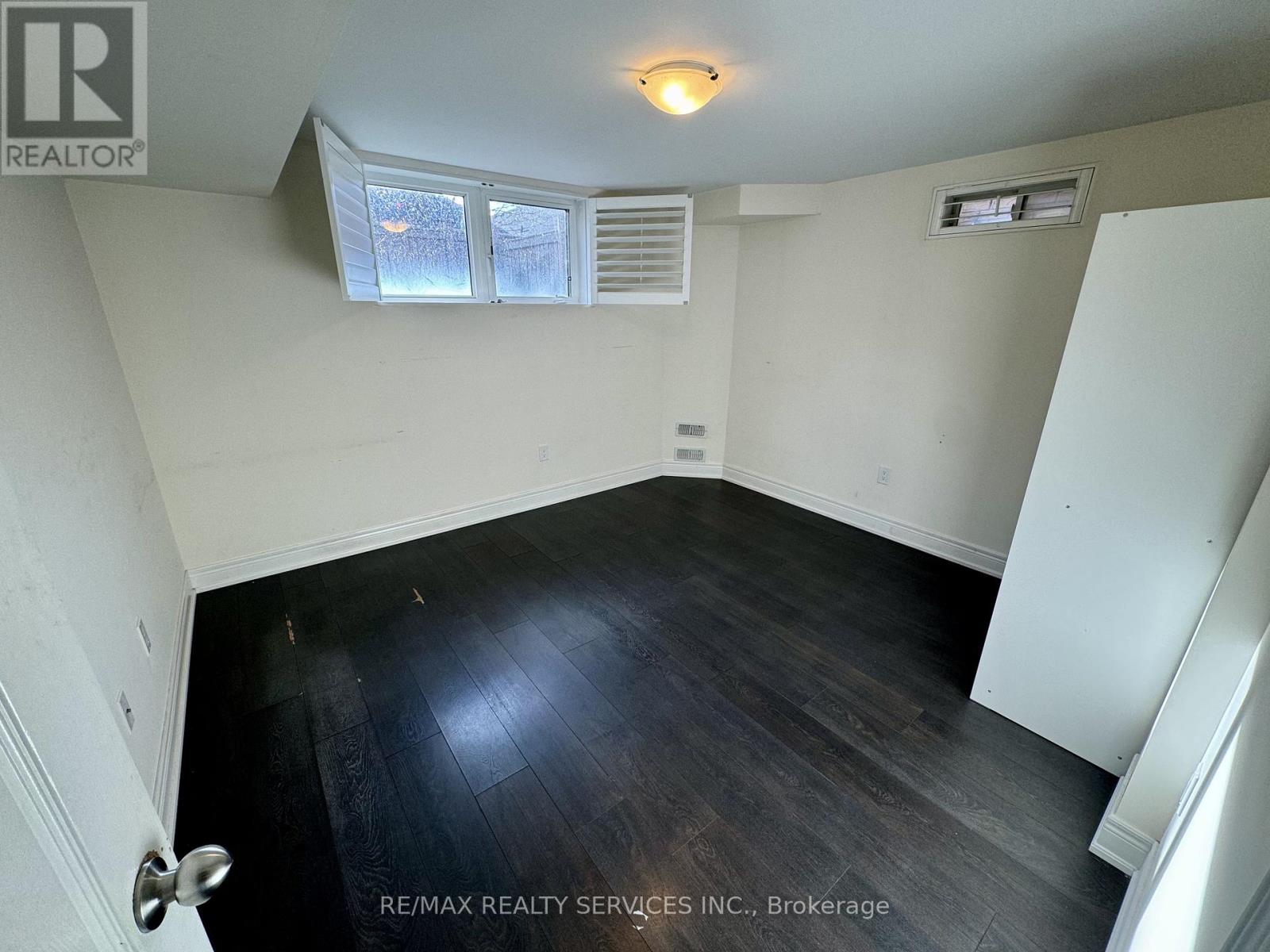 Bsmt - 203 Sussexvale Drive, Brampton, Ontario  L6R 0W2 - Photo 13 - W12512062