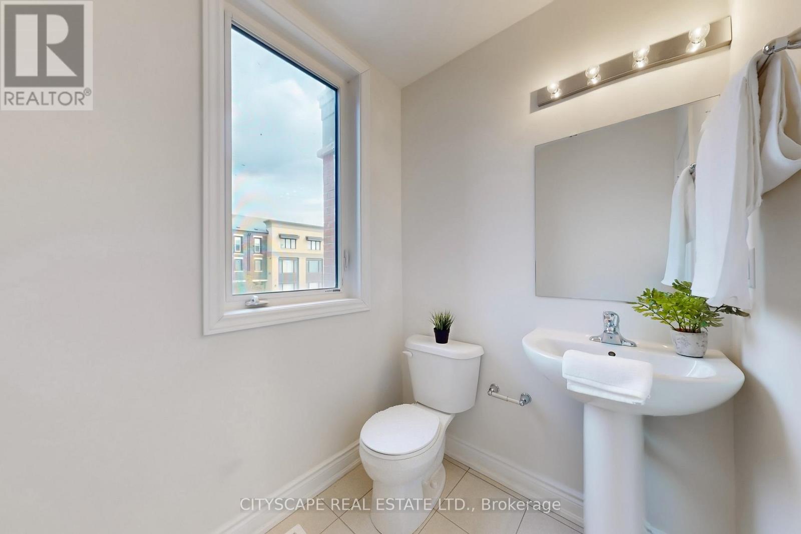 6 Marvin Avenue, Oakville, Ontario  L6H 0Z8 - Photo 13 - W12512068