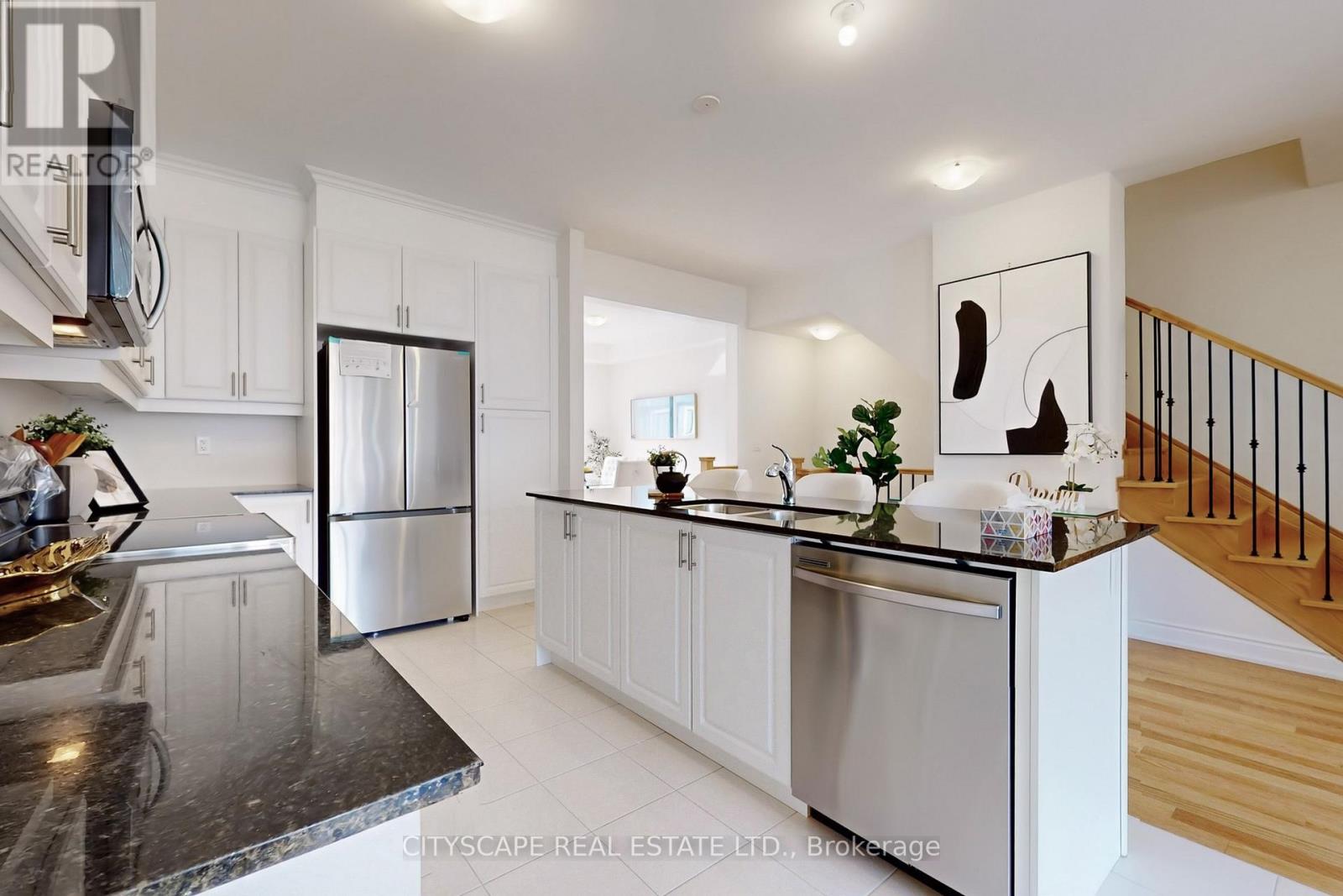 6 Marvin Avenue, Oakville, Ontario  L6H 0Z8 - Photo 6 - W12512068