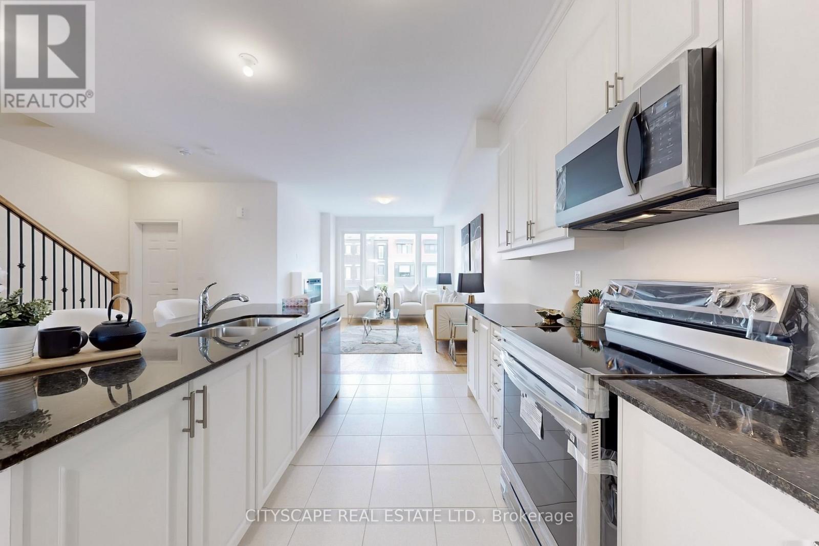 6 Marvin Avenue, Oakville, Ontario  L6H 0Z8 - Photo 7 - W12512068