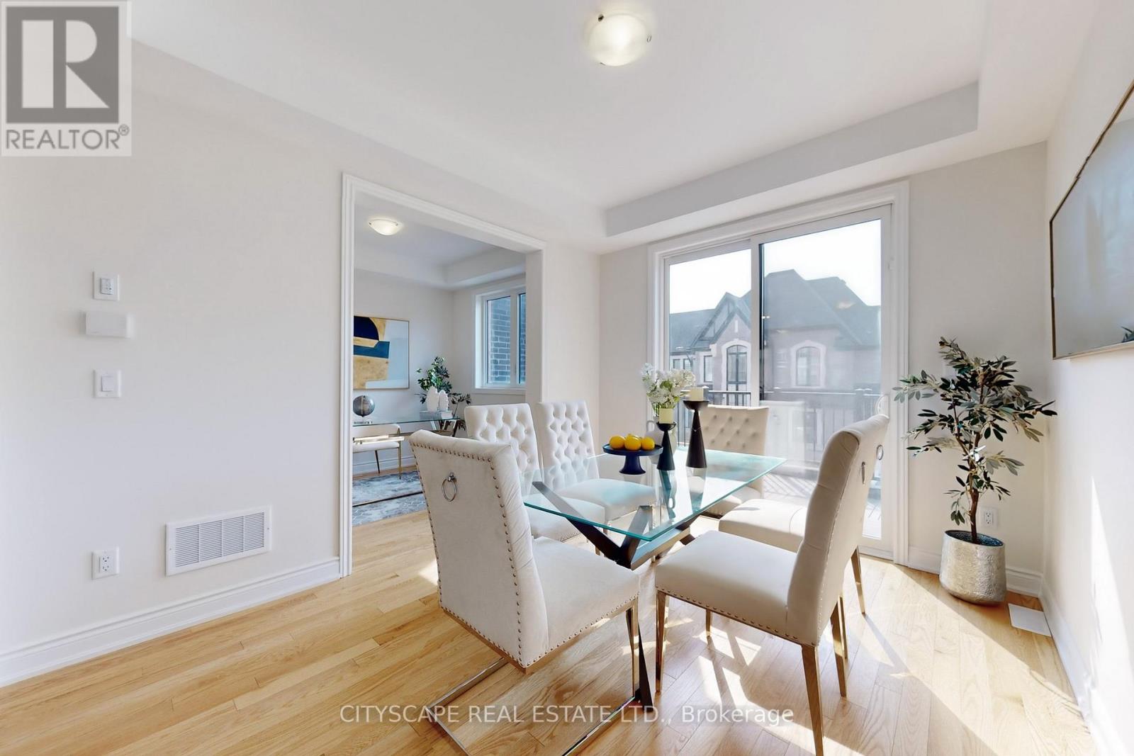 6 Marvin Avenue, Oakville, Ontario  L6H 0Z8 - Photo 9 - W12512068