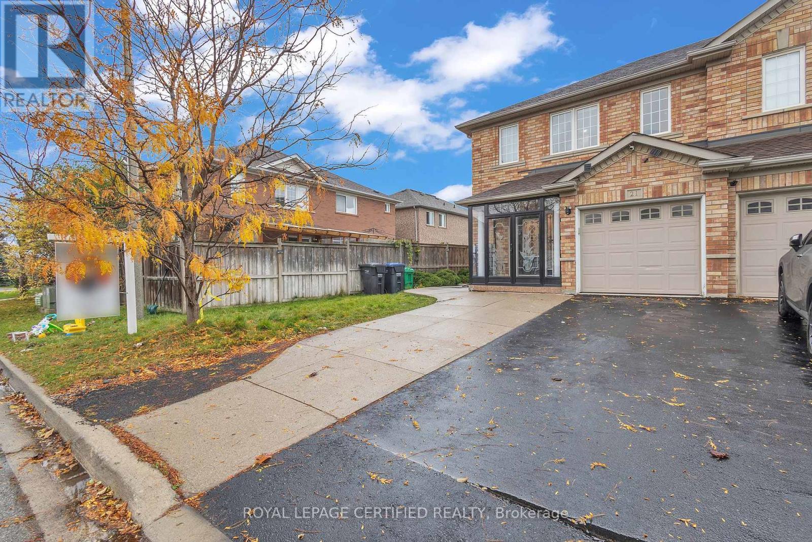 21 Dunure Crescent, Brampton, Ontario  L7A 2Y5 - Photo 3 - W12512092