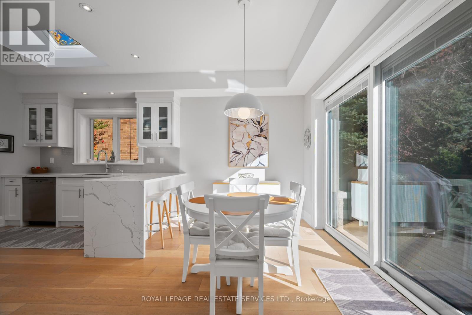 22 Fairmar Avenue, Toronto, Ontario  M8Y 2C8 - Photo 11 - W12512108