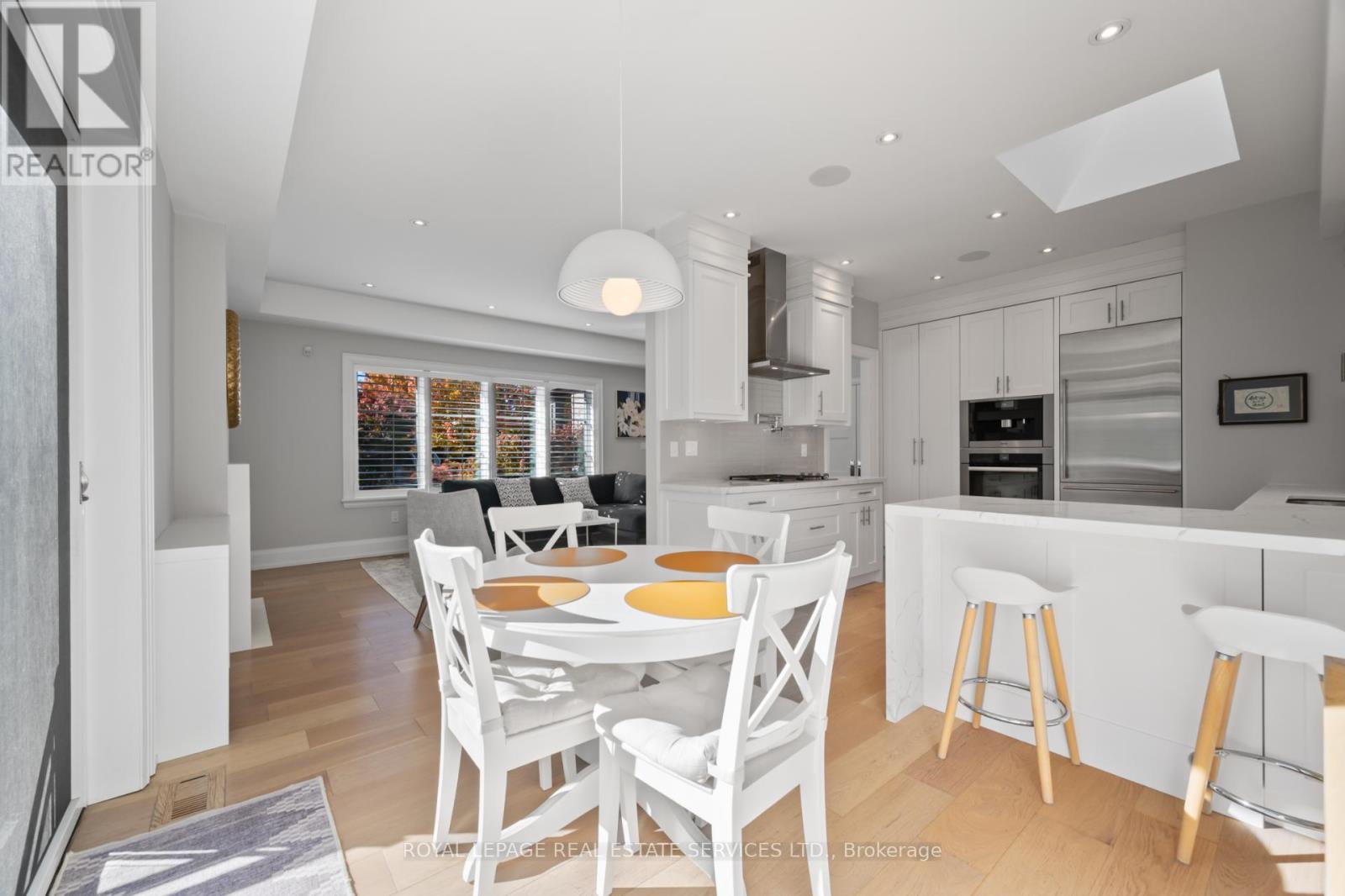 22 Fairmar Avenue, Toronto, Ontario  M8Y 2C8 - Photo 13 - W12512108