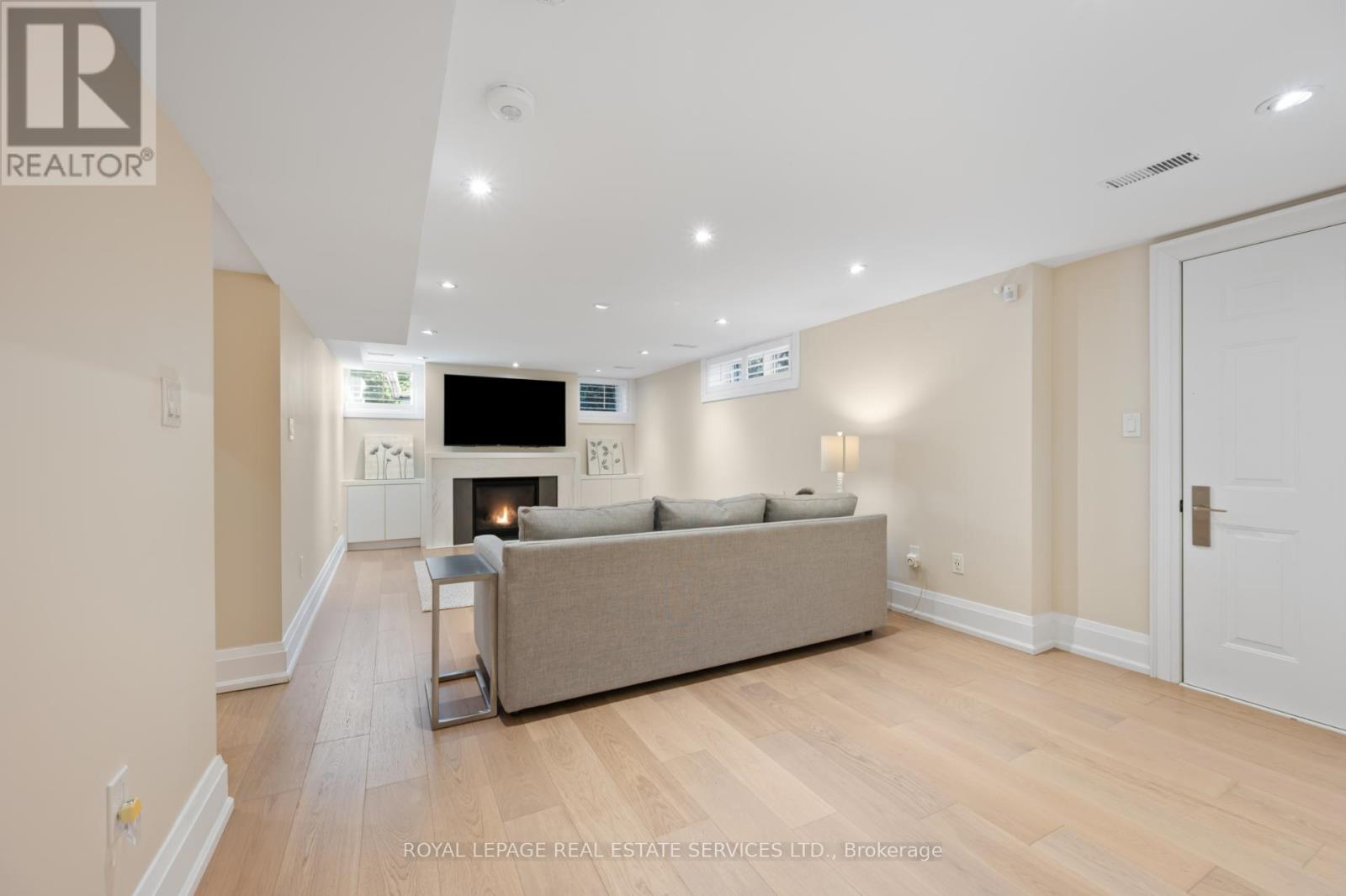 22 Fairmar Avenue, Toronto, Ontario  M8Y 2C8 - Photo 24 - W12512108