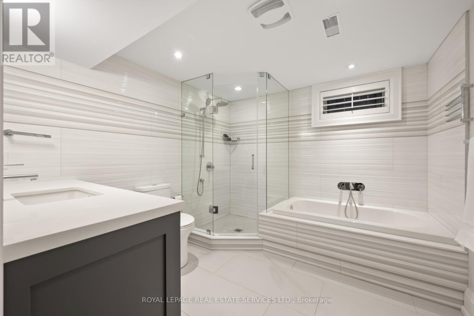 22 Fairmar Avenue, Toronto, Ontario  M8Y 2C8 - Photo 27 - W12512108