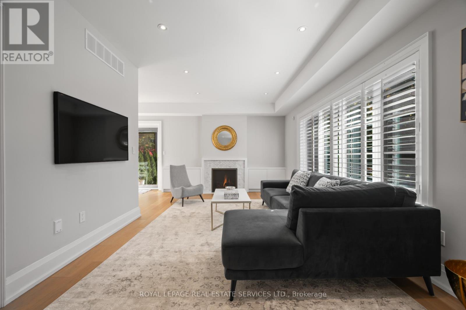 22 Fairmar Avenue, Toronto, Ontario  M8Y 2C8 - Photo 5 - W12512108