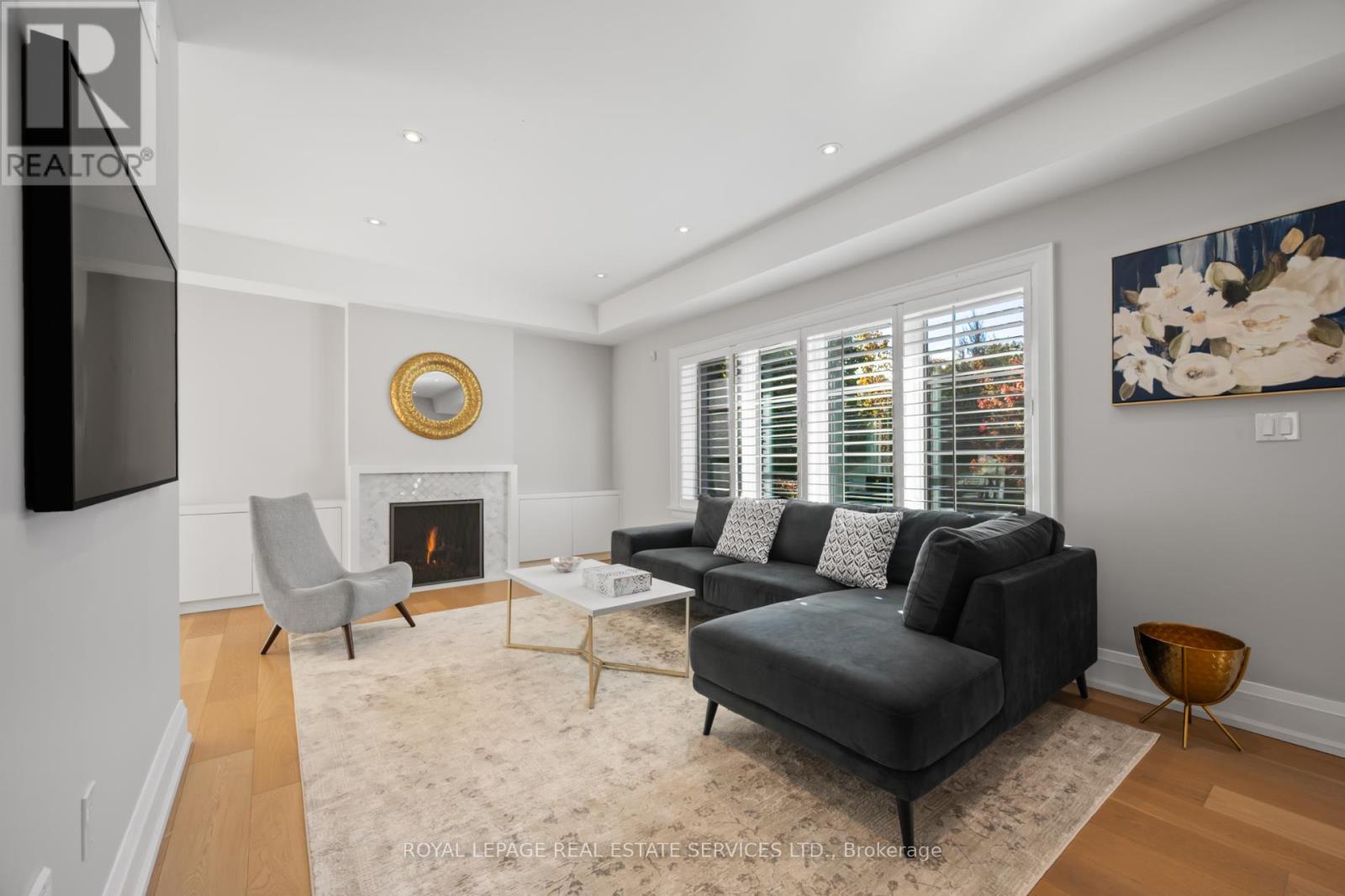 22 Fairmar Avenue, Toronto, Ontario  M8Y 2C8 - Photo 6 - W12512108