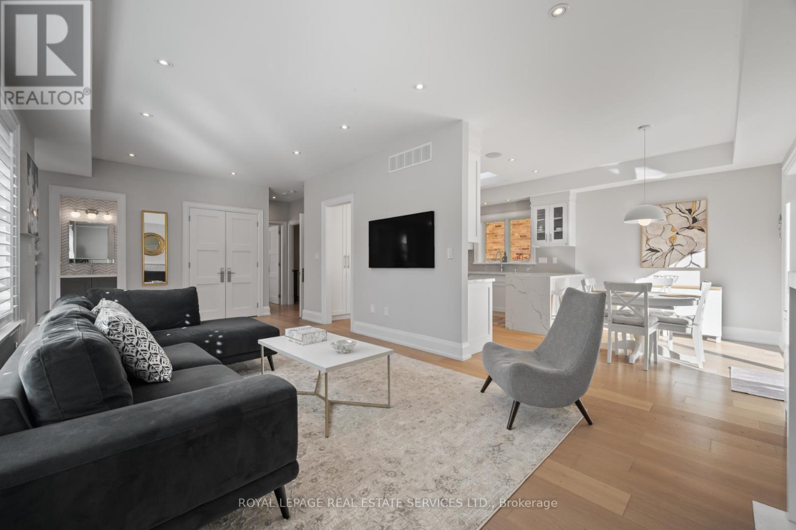 22 Fairmar Avenue, Toronto, Ontario  M8Y 2C8 - Photo 7 - W12512108