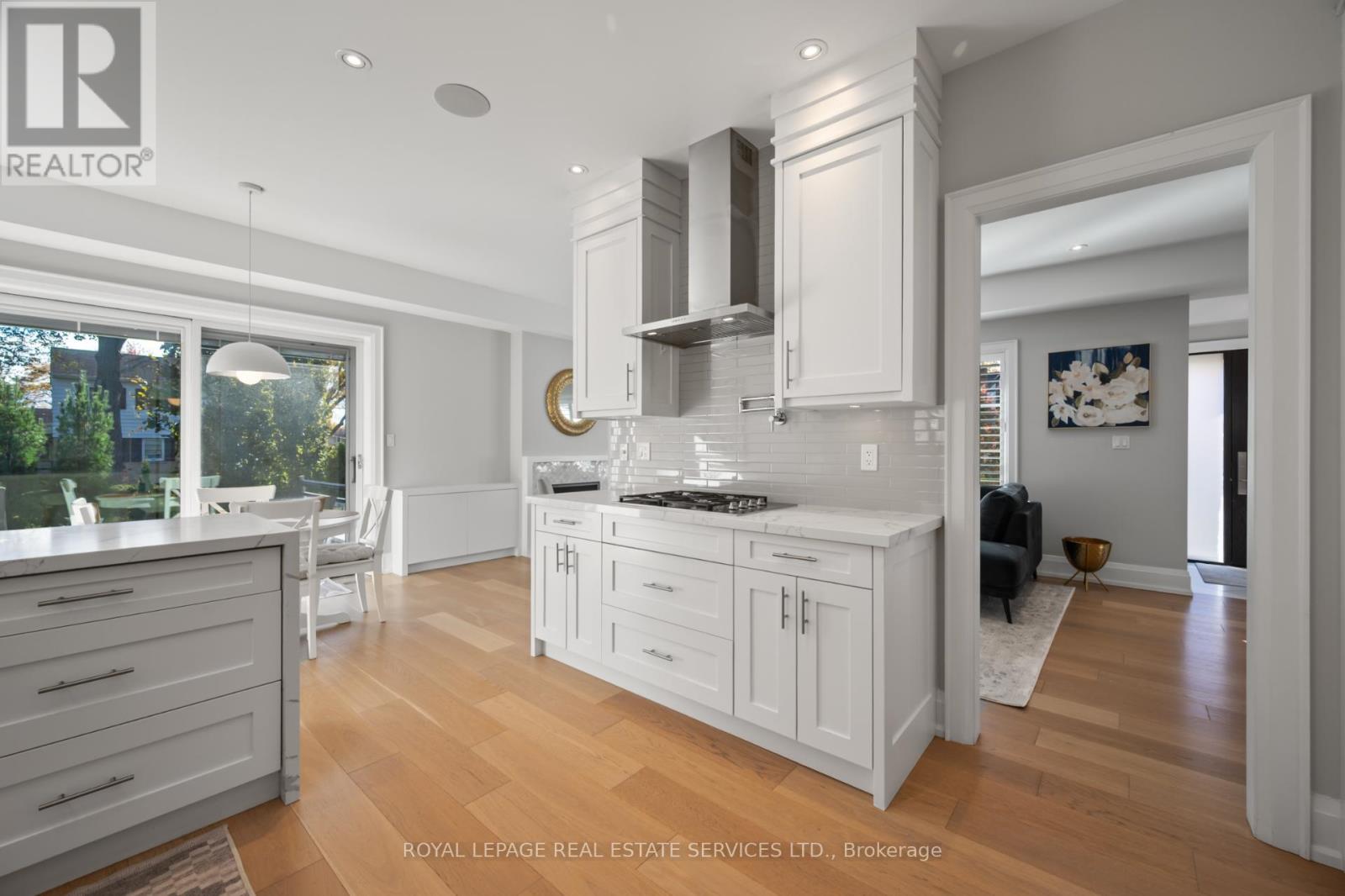 22 Fairmar Avenue, Toronto, Ontario  M8Y 2C8 - Photo 9 - W12512108