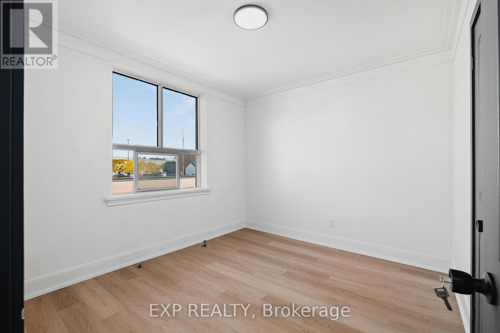 501 - 90 Carden Street, Guelph, Ontario  N1H 3A3 - Photo 7 - X12511900