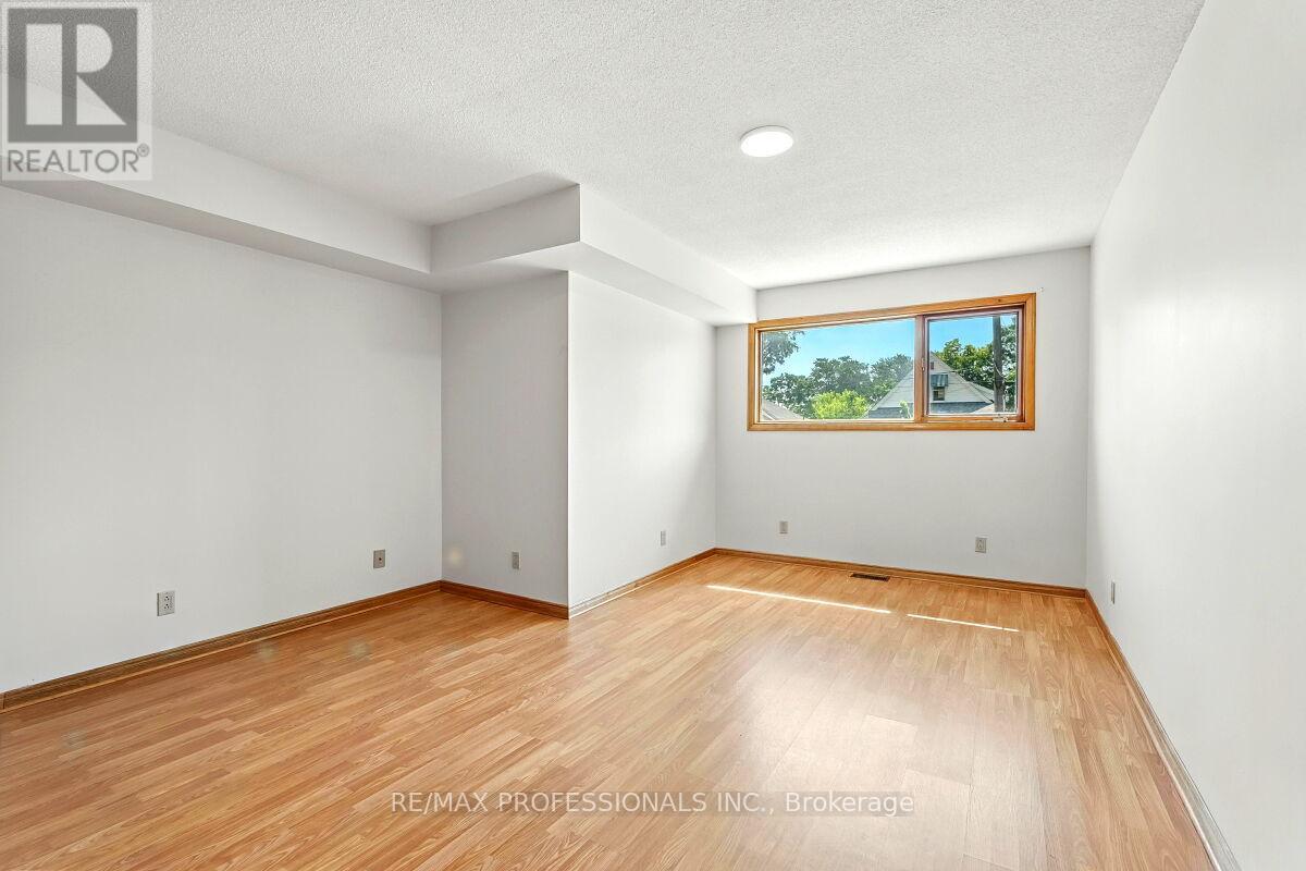 236 East 21st Street, Hamilton, Ontario  L8V 2T6 - Photo 22 - X12512076