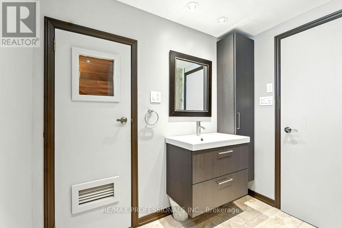 236 East 21st Street, Hamilton, Ontario  L8V 2T6 - Photo 35 - X12512076