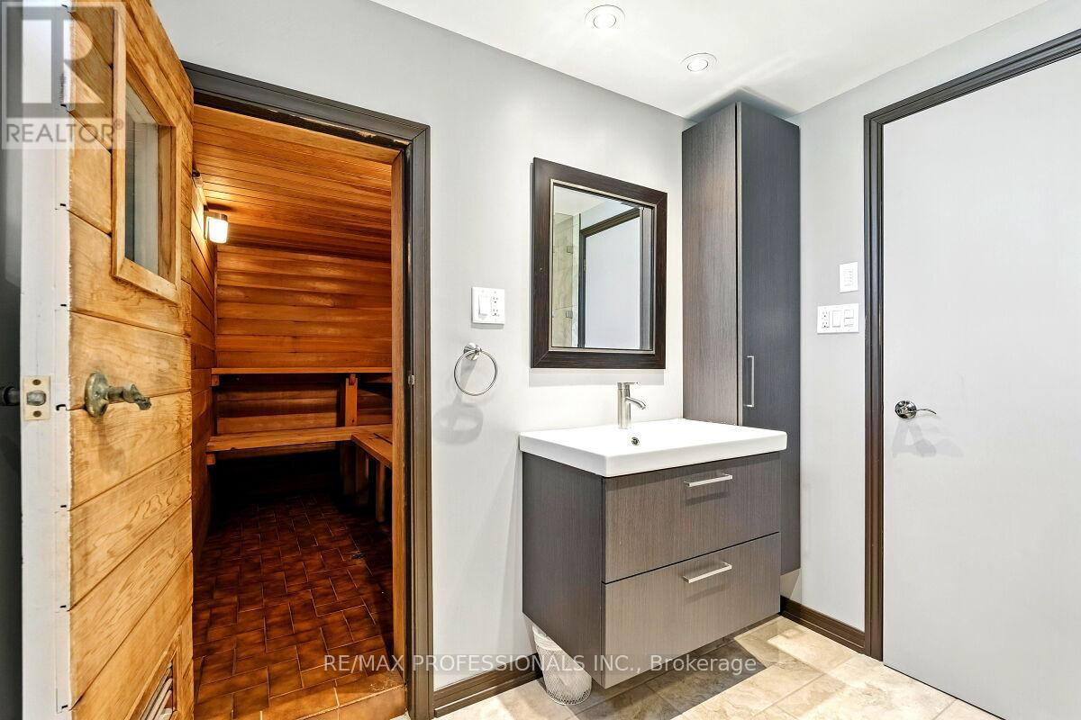 236 East 21st Street, Hamilton, Ontario  L8V 2T6 - Photo 36 - X12512076