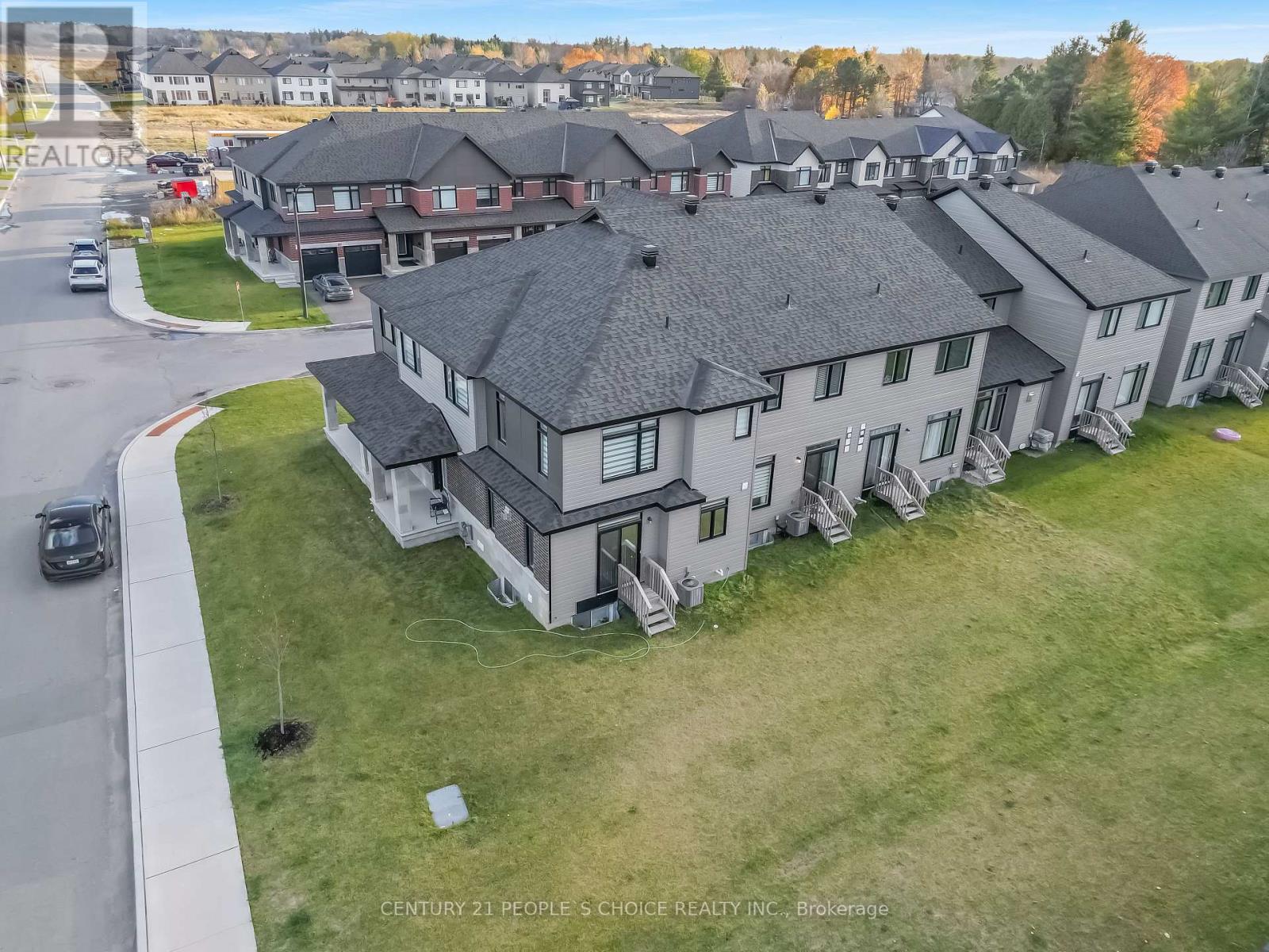 300 Makobe Lane, Ottawa, Ontario  K4M 0L9 - Photo 3 - X12512122
