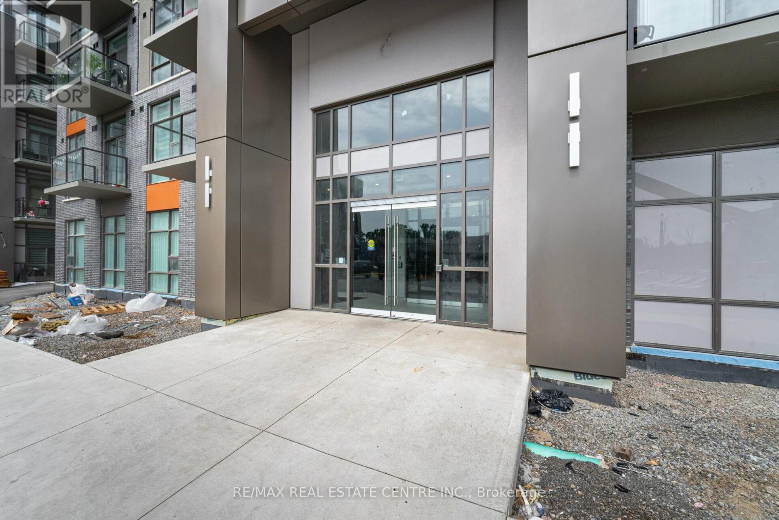 470 Dundas Street E, Hamilton, Ontario  L8B 2A6 - Photo 2 - X12512132