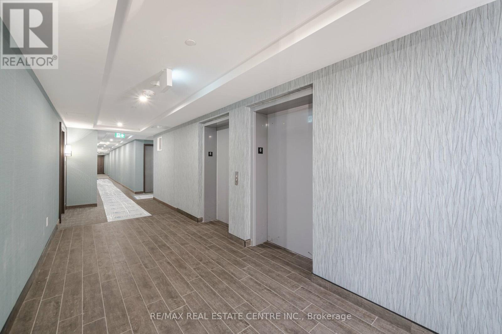 470 Dundas Street E, Hamilton, Ontario  L8B 2A6 - Photo 3 - X12512132