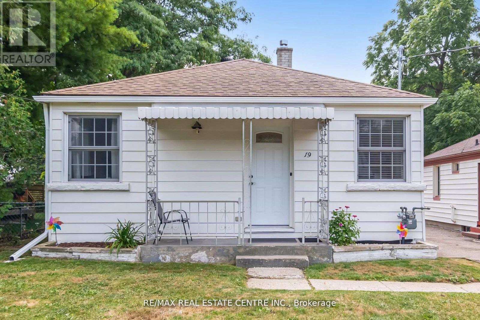 19 SENECA DRIVE, Kitchener, Ontario