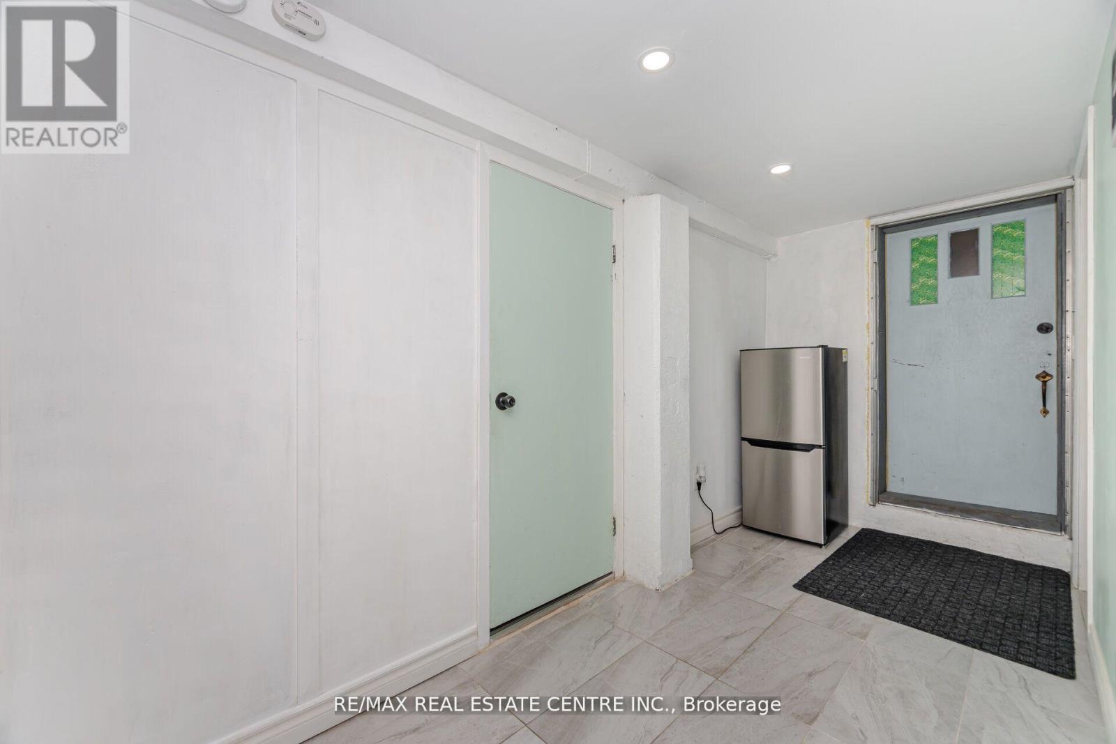 19 Seneca Drive, Kitchener, Ontario  N2M 3H1 - Photo 29 - X12512142