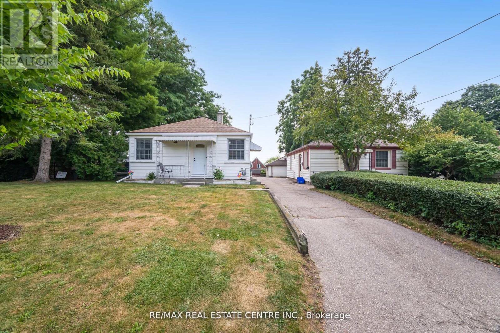 19 Seneca Drive, Kitchener, Ontario  N2M 3H1 - Photo 3 - X12512142