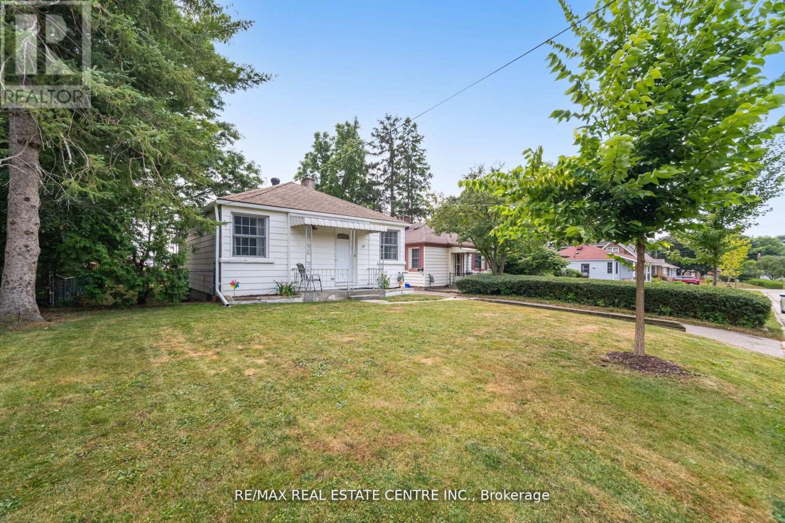 19 Seneca Drive, Kitchener, Ontario  N2M 3H1 - Photo 4 - X12512142