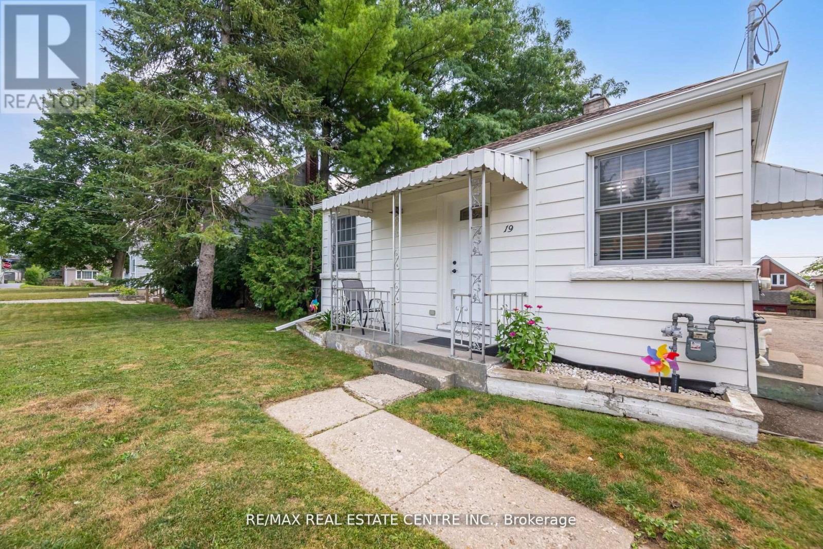 19 Seneca Drive, Kitchener, Ontario  N2M 3H1 - Photo 5 - X12512142