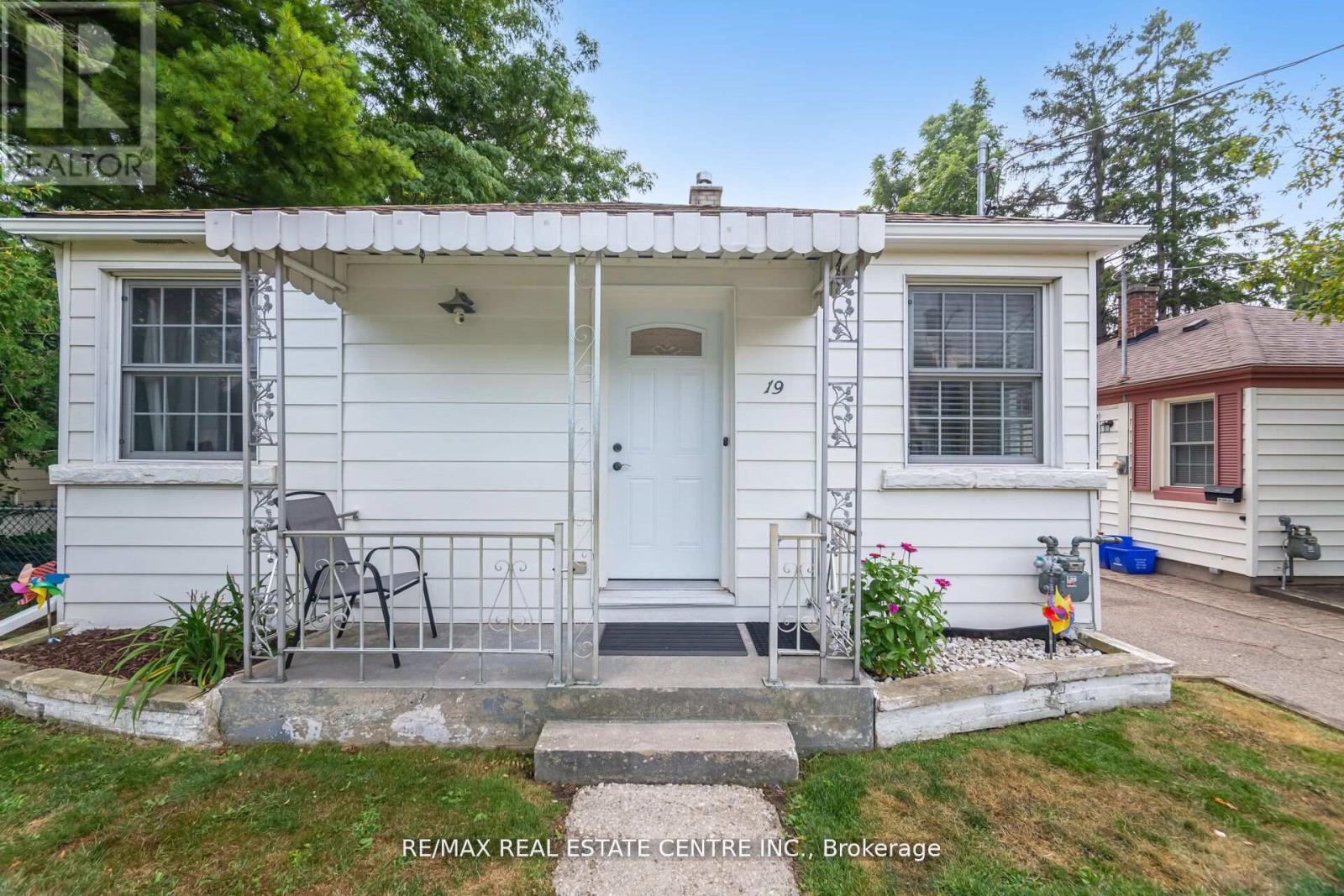 19 Seneca Drive, Kitchener, Ontario  N2M 3H1 - Photo 6 - X12512142