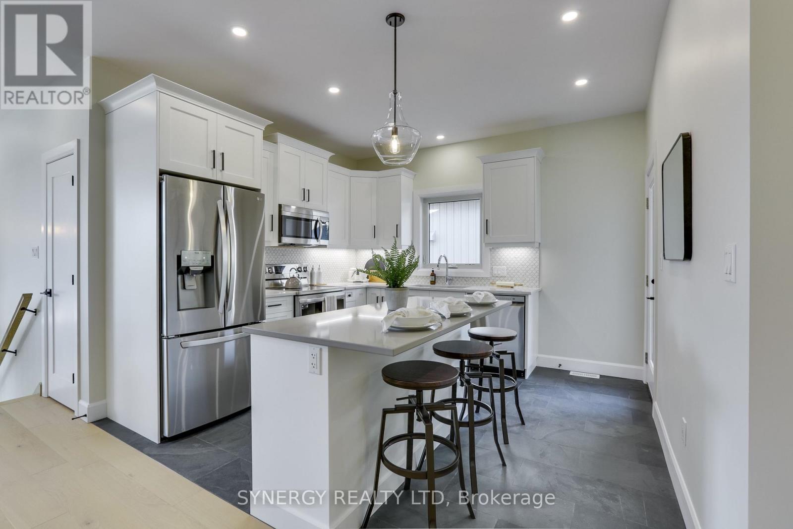 3 Haddon Lane, Strathroy-Caradoc, Ontario N7G 0B9 - Photo 10 - X12380415