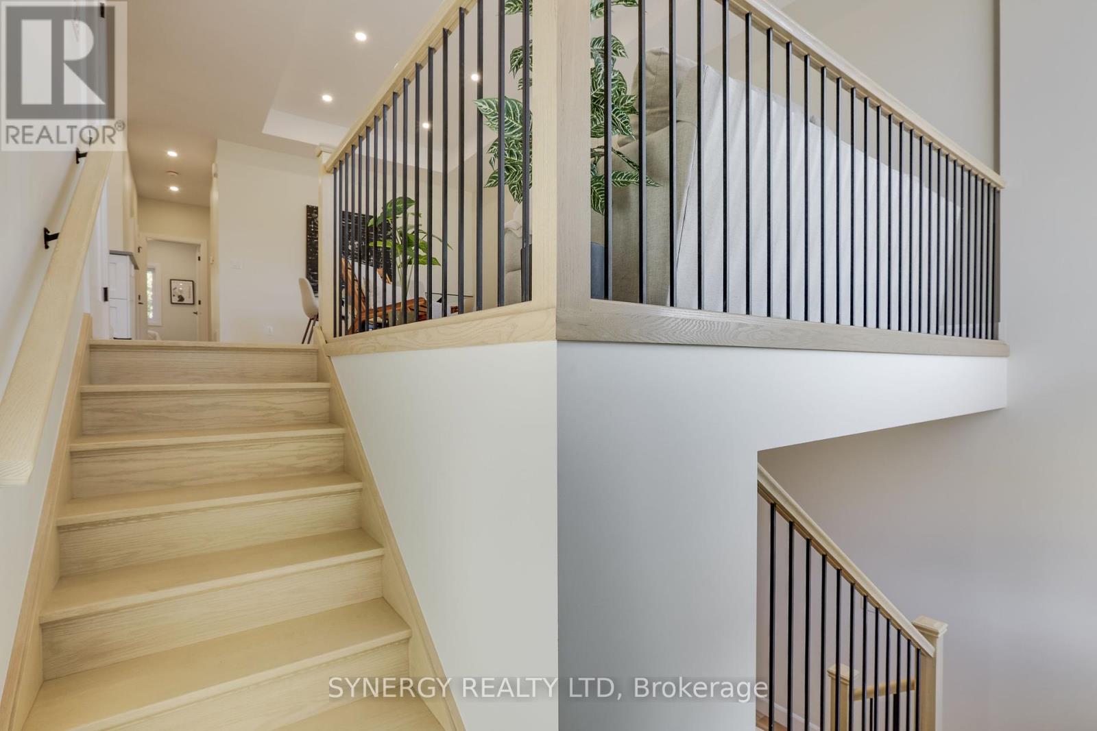 3 Haddon Lane, Strathroy-Caradoc, Ontario N7G 0B9 - Photo 2 - X12380415