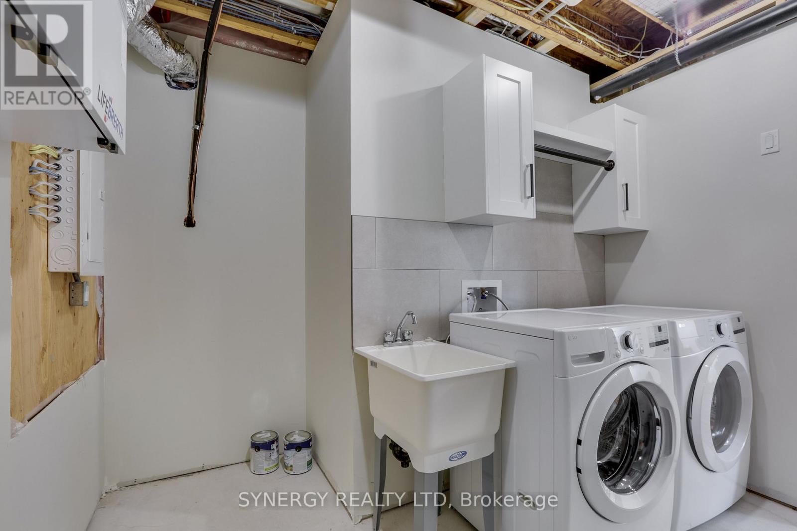 3 Haddon Lane, Strathroy-Caradoc, Ontario N7G 0B9 - Photo 34 - X12380415