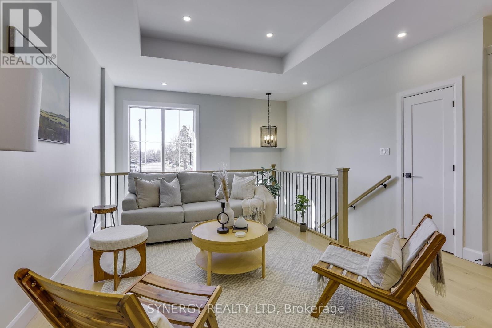 3 Haddon Lane, Strathroy-Caradoc, Ontario N7G 0B9 - Photo 4 - X12380415