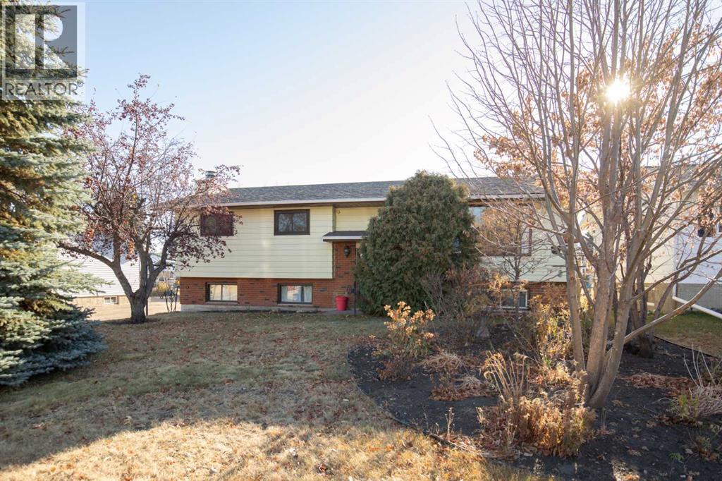 5709 55th Avenue, Lacombe, Alberta  T4L 1L8 - Photo 1 - A2268686