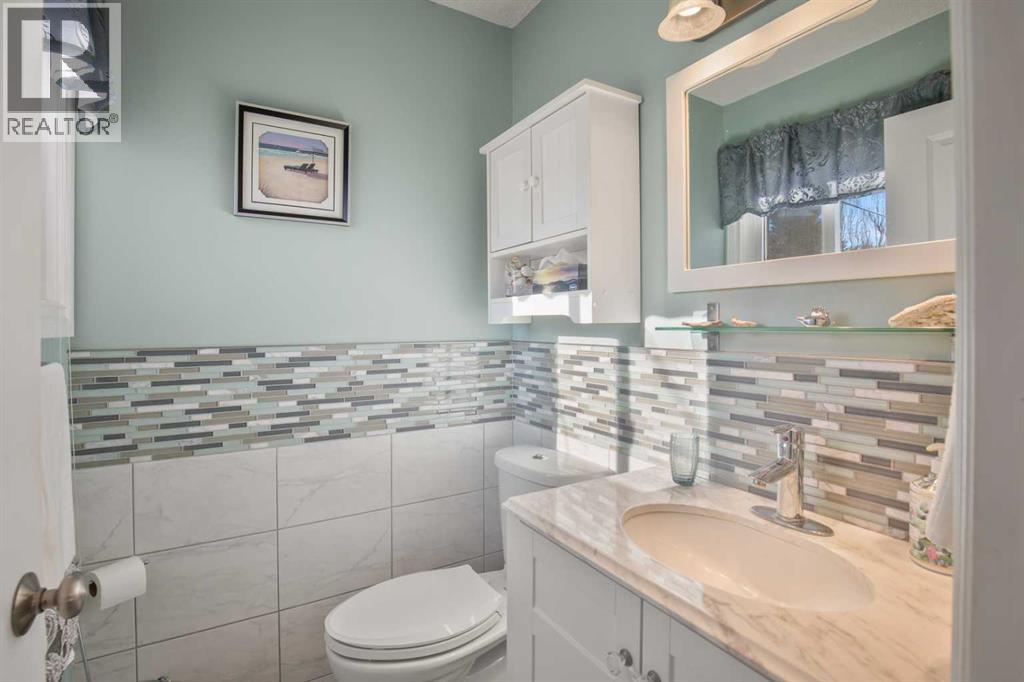 5709 55th Avenue, Lacombe, Alberta  T4L 1L8 - Photo 17 - A2268686