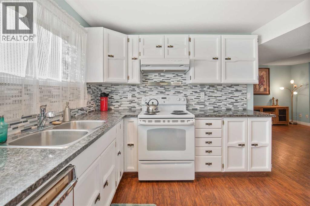 5709 55th Avenue, Lacombe, Alberta  T4L 1L8 - Photo 28 - A2268686