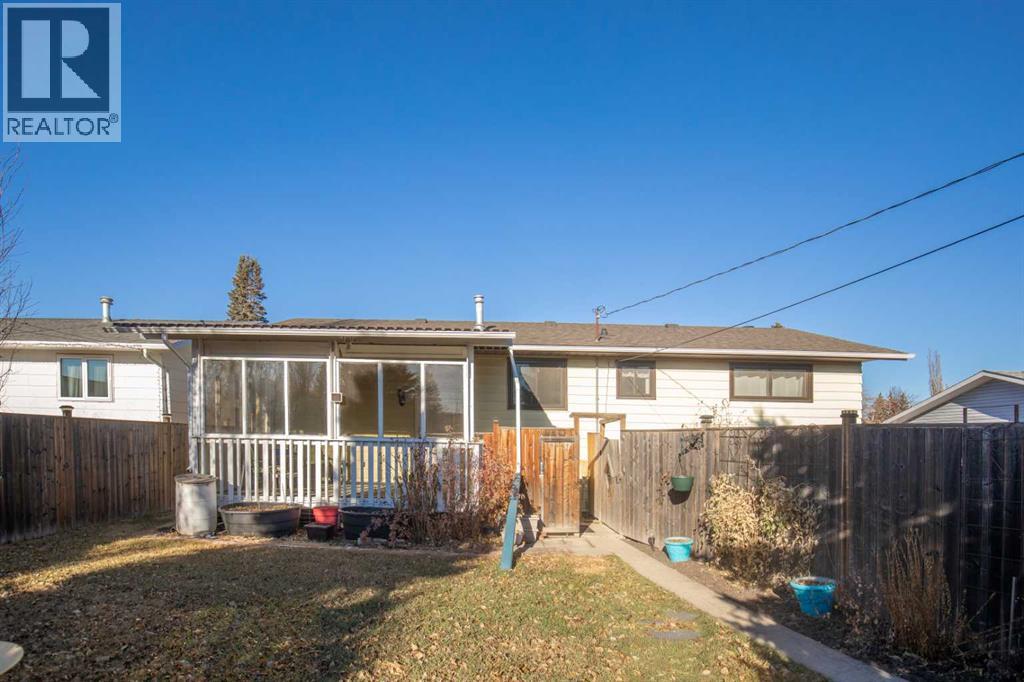 5709 55th Avenue, Lacombe, Alberta  T4L 1L8 - Photo 35 - A2268686