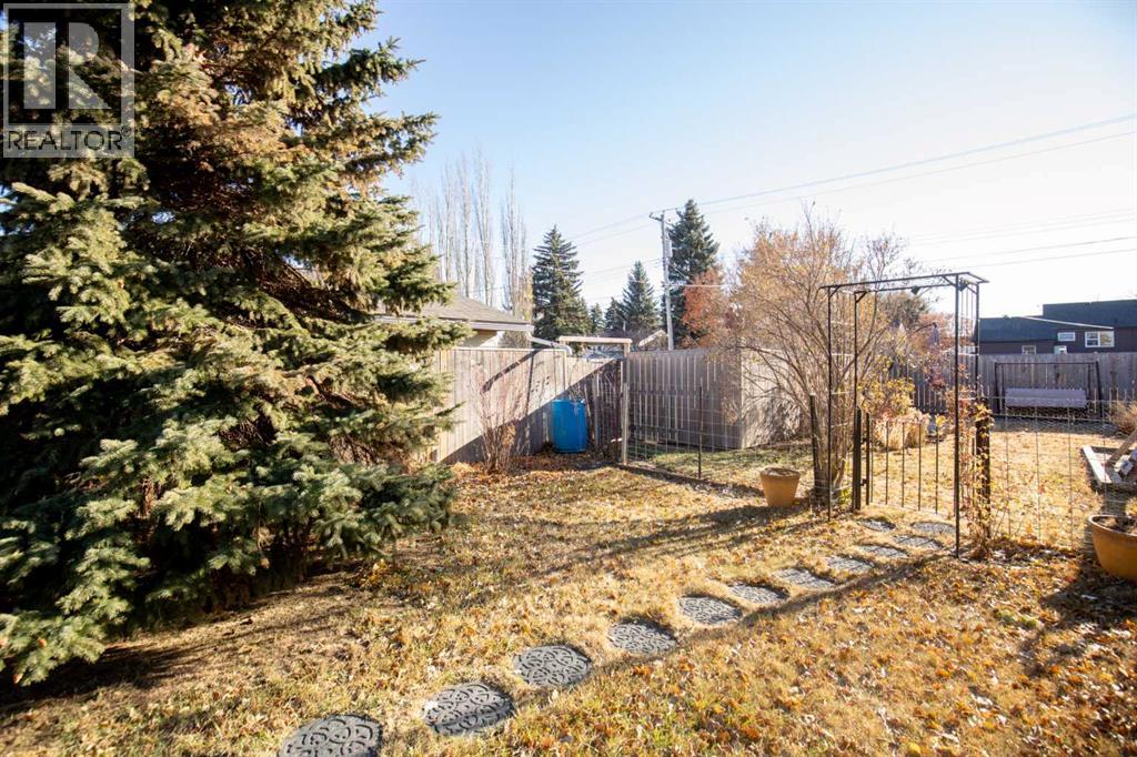 5709 55th Avenue, Lacombe, Alberta  T4L 1L8 - Photo 38 - A2268686