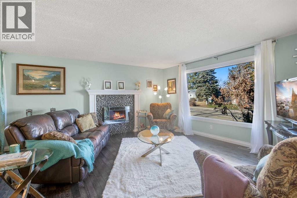 5709 55th Avenue, Lacombe, Alberta  T4L 1L8 - Photo 4 - A2268686