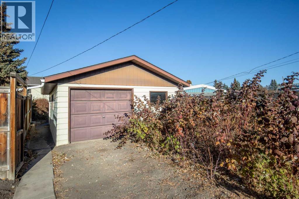 5709 55th Avenue, Lacombe, Alberta  T4L 1L8 - Photo 41 - A2268686